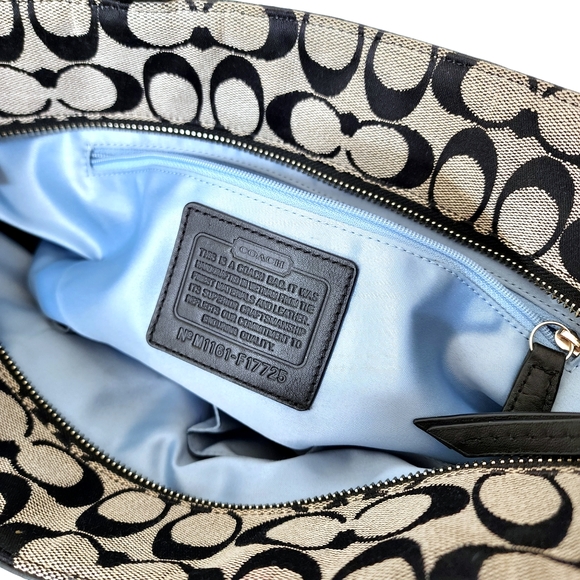 Signature Coach Bag - Picture 3 of 10